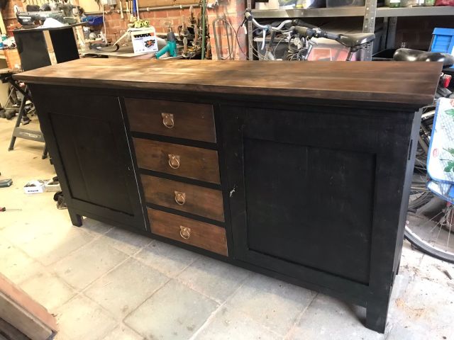 oude meubels opknappen met zwarte krijtverf in industriele stijl 23