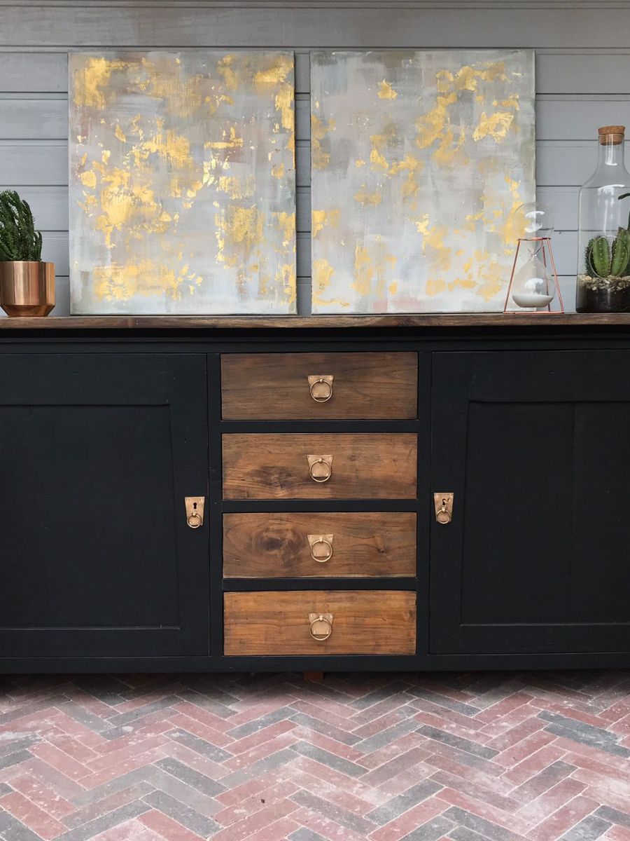 Oude meubels opknappen met zwarte krijtverf in industriële&nbsp;stijl