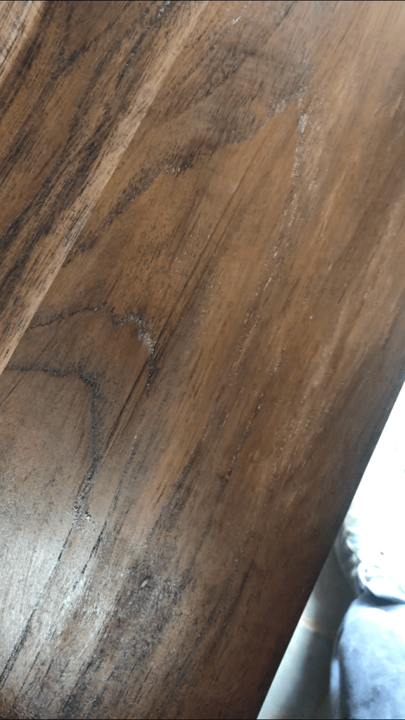 Oude meubels opknappen met zwarte krijtverf in industriele stijl 7