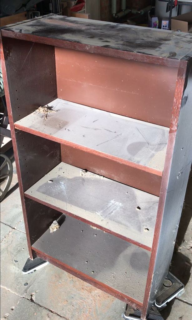 IKEA BILLY HACK pimp je oude ikea kast met krijtverf en behangpapier in 3 stappen