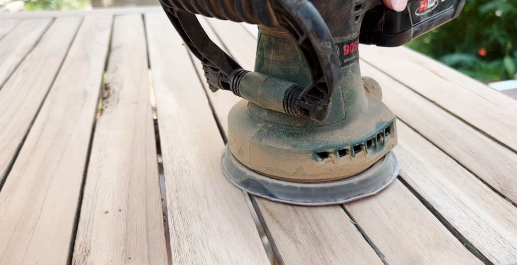Hoe een oude teakhouten tuintafel schuren en opknappen Een stapsgewijze gids 88