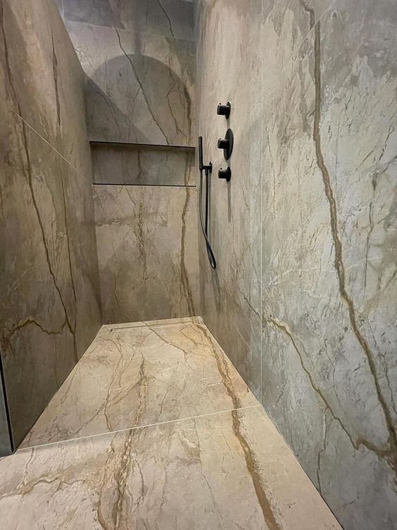 Badkamer inspiratie, ideeen, badkamer decor, badkamer inrichting, landleijke badkamer, tegel inspiratie marmer 2