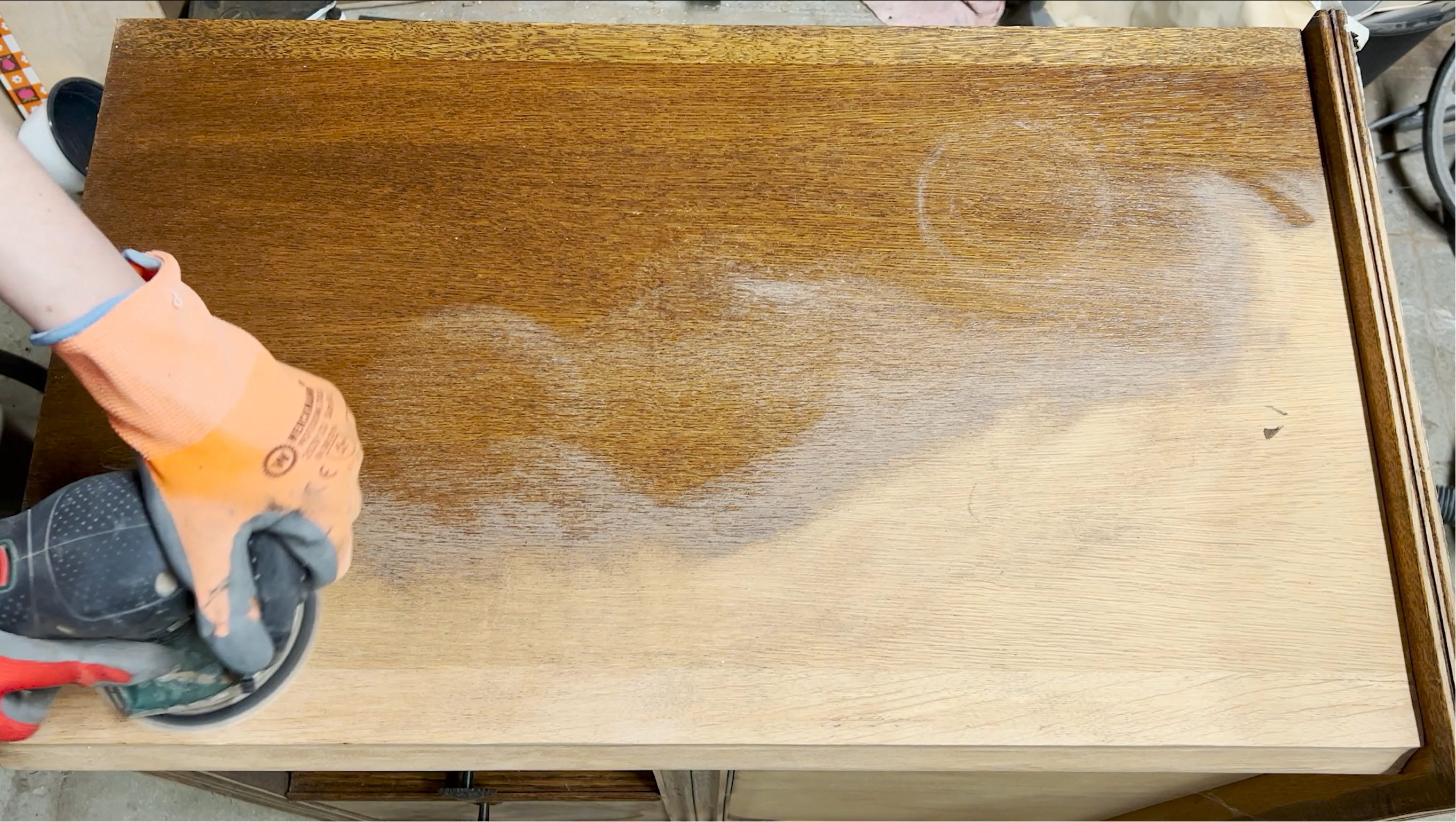 Van oud naar goud Hoe ik een vintage barkast een stijlvolle makeover gaf - Tips en inspiratie voor het opknappen van tweedehands meubels