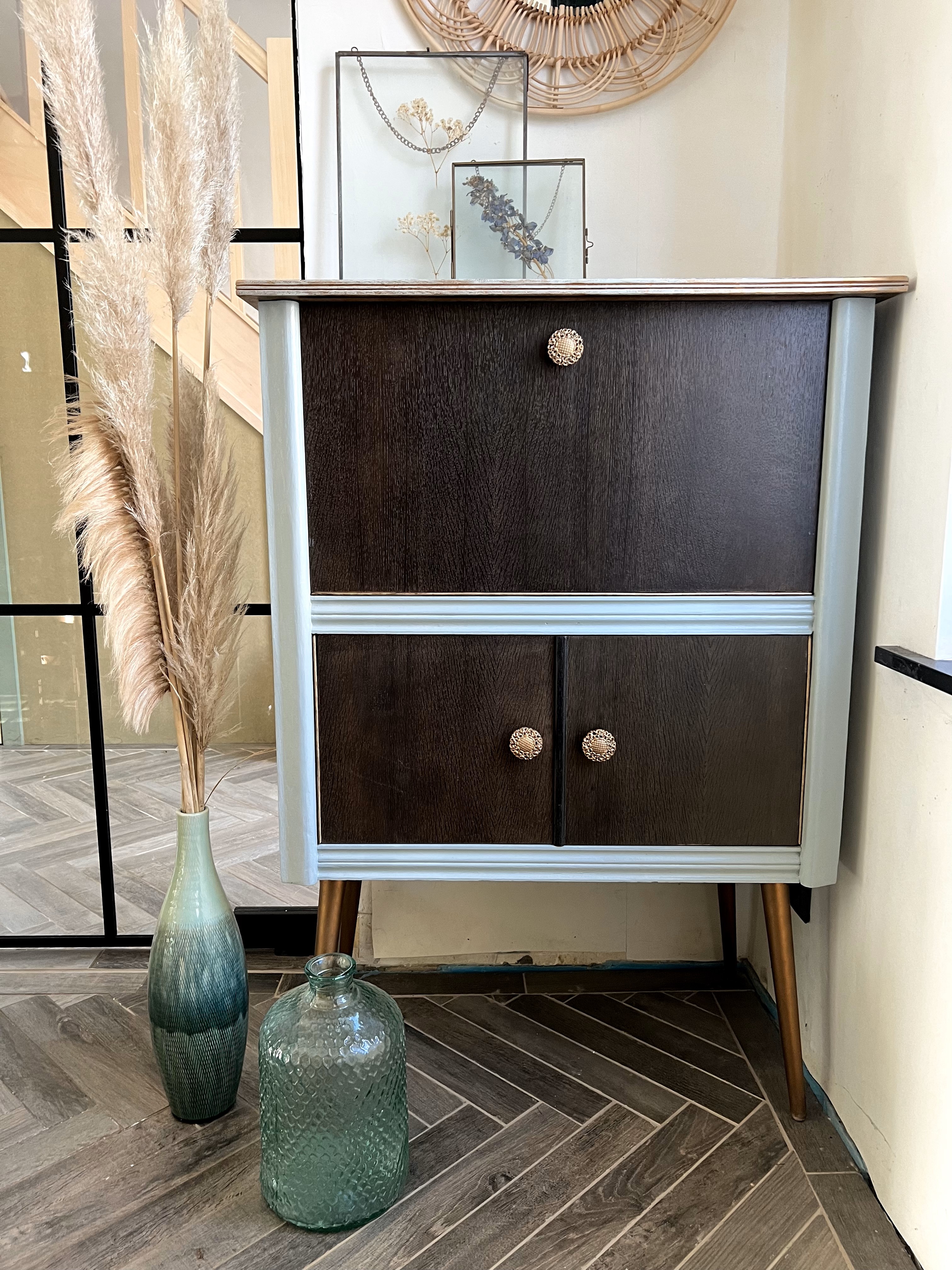Van oud naar goud Hoe ik een vintage barkast een stijlvolle makeover gaf - Tips en inspiratie voor het opknappen van tweedehands meubels 7ssss