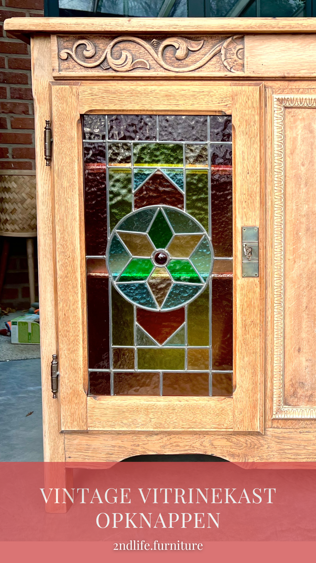 Vintage vitrinekast opknappen met glas in lood deurtjes: Hoe een oud kastje&nbsp;opknappen