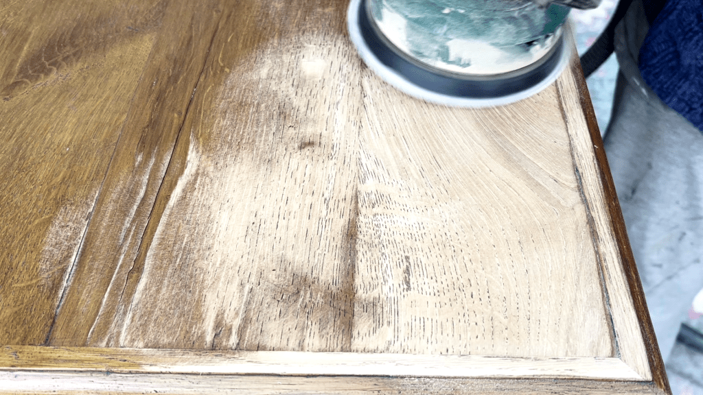 Oude glazen vitrinekast opknappen, kastje met glas in lood deurtjes, oud kastje opknappen, oude kast pimpen, oude kast voor en na, oude kast pimpen 11