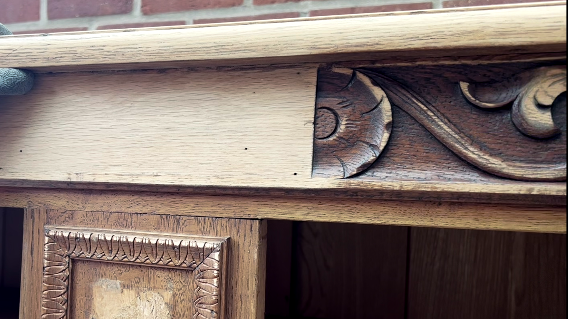 Oude glazen vitrinekast opknappen, kastje met glas in lood deurtjes, oud kastje opknappen, oude kast pimpen, oude kast voor en na, oude kast pimpen 14