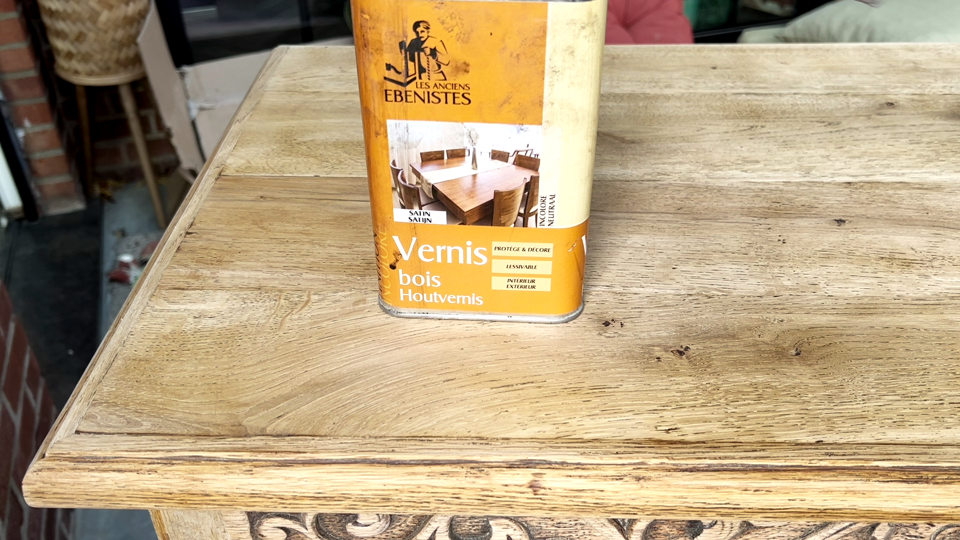 Oude glazen vitrinekast opknappen, kastje met glas in lood deurtjes, oud kastje opknappen, oude kast pimpen, oude kast voor en na, oude kast pimpen 38