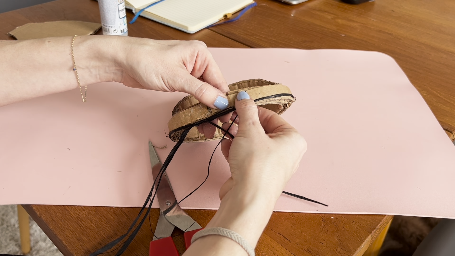 Poppenhuis opknappen Miniatuur meubels zelf maken - mini sofa 28