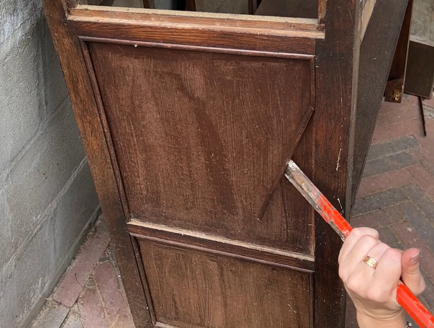 Vintage Vitrinekast Make-over Van tweedehands naar unieke vintage barkast (8)