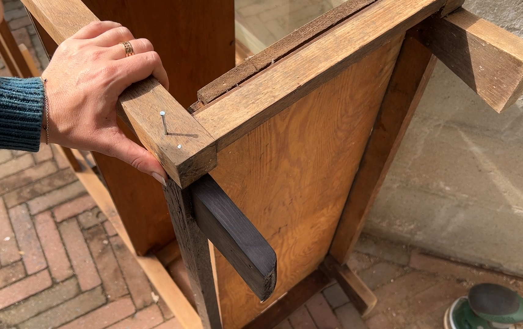 Vintage Vitrinekast Make-over Van tweedehands naar unieke vintage barkast (25)