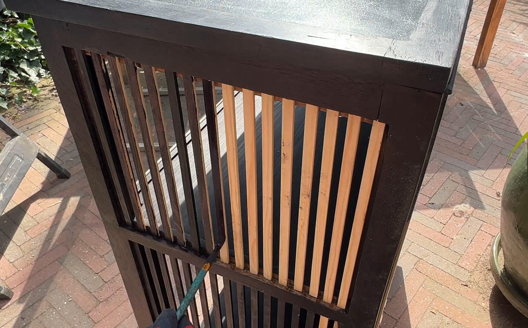 Vintage Vitrinekast Make-over Van tweedehands naar unieke vintage barkast (40)