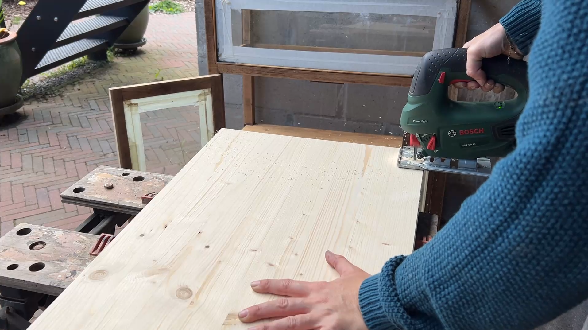 Vintage Vitrinekast Make-over Van tweedehands naar unieke vintage barkast (5)