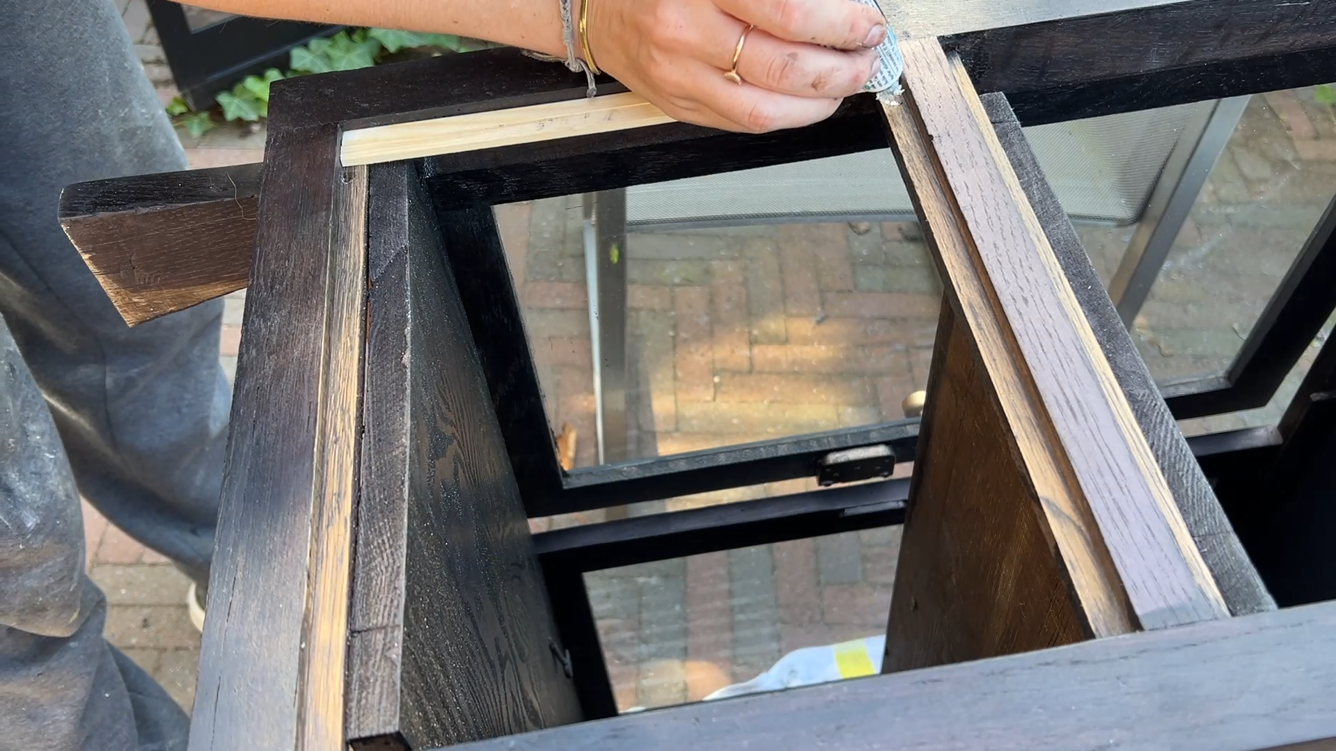 Vintage Vitrinekast Make-over Van tweedehands naar unieke vintage barkast (40)