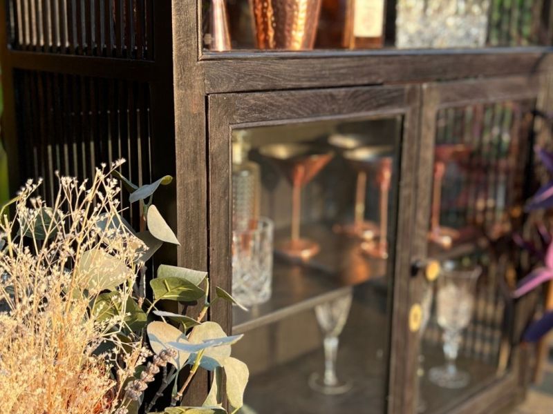 Vintage Vitrinekast Make-over: Van tweedehands naar unieke vintage&nbsp;barkast