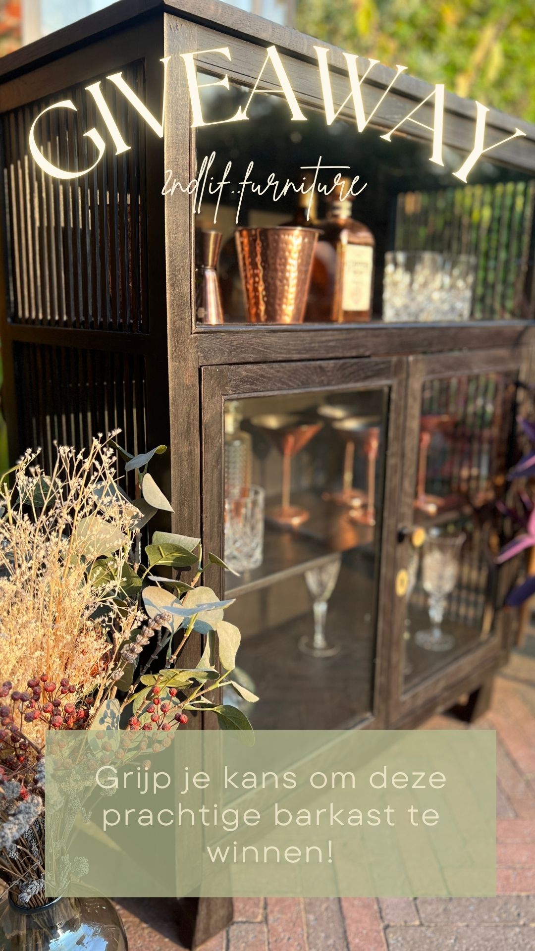 Vintage Vitrinekast Make-over: Van tweedehands naar unieke vintage&nbsp;barkast