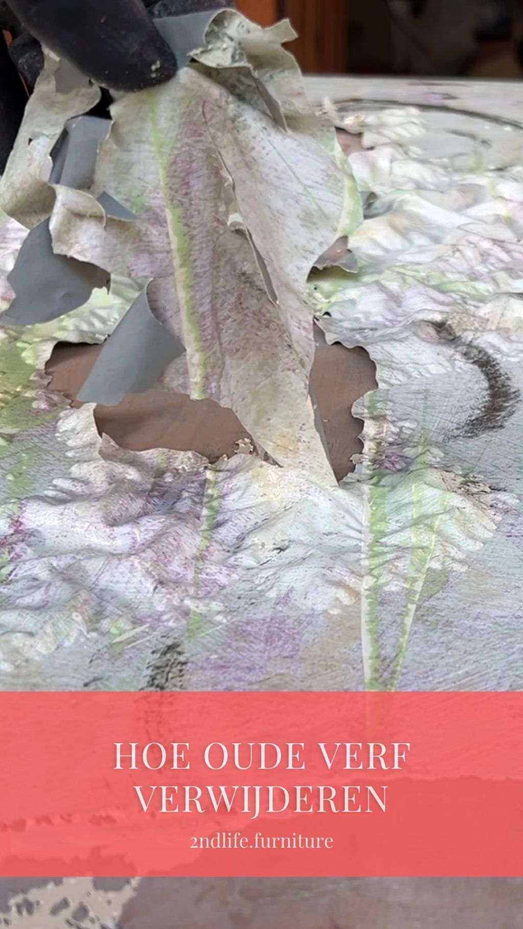 De Meeste Oude Verf die ik OOIT heb Verwijderd tijdens een Vintage Buffetkast Restauratie! – Stap voor Stap - Gids, oude verf strippen, verf schraper, buffetkast opknappen (1)