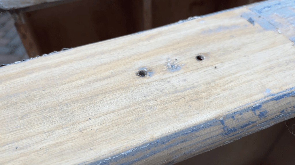 De Meeste Oude Verf die ik OOIT heb Verwijderd tijdens een Vintage Buffetkast Restauratie! – Stap voor Stap - Gids, oude verf strippen, verf schraper, buffetkast opknappen (16).png