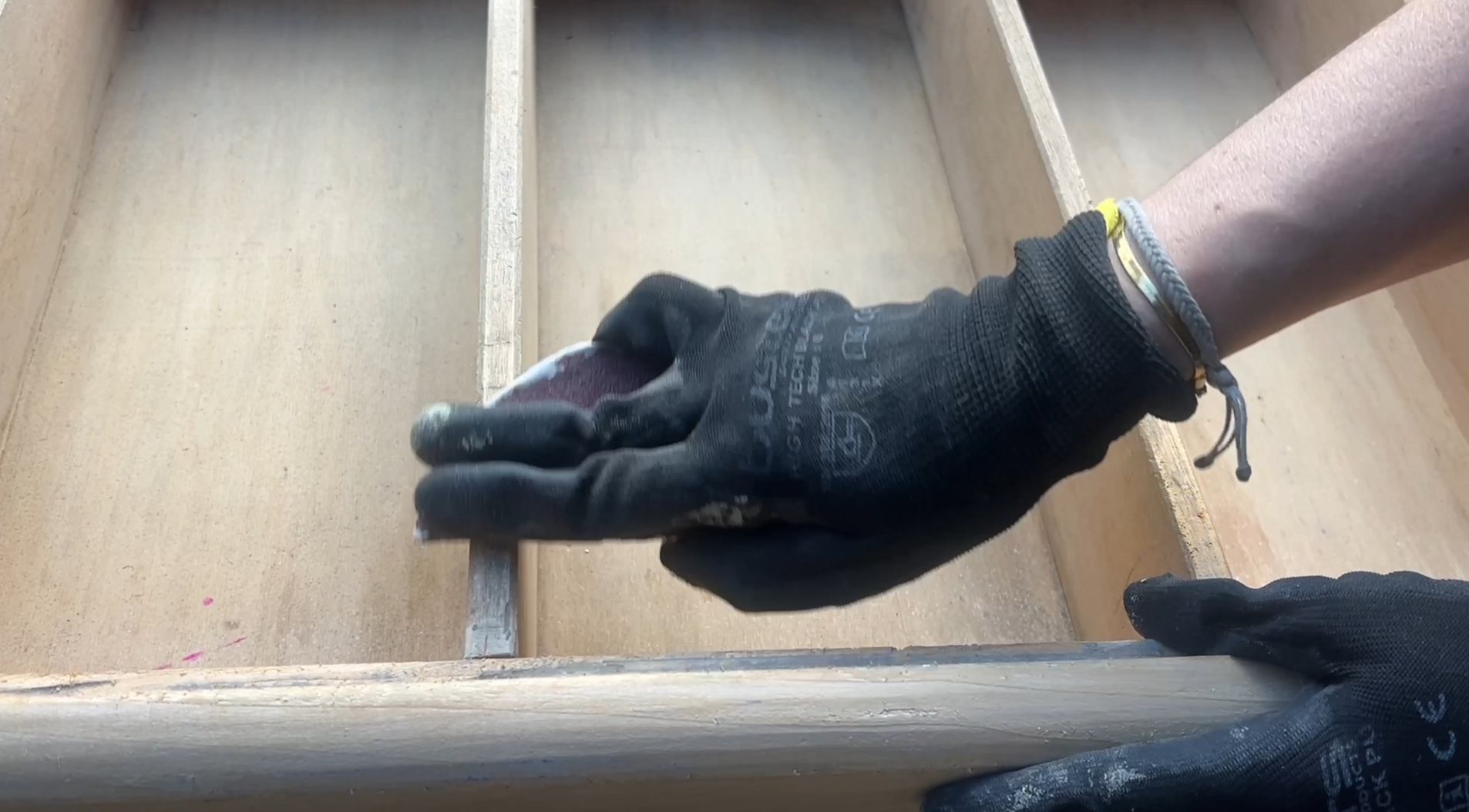 De Meeste Oude Verf die ik OOIT heb Verwijderd tijdens een Vintage Buffetkast Restauratie! – Stap voor Stap - Gids, oude verf strippen, verf schraper, buffetkast opknappen