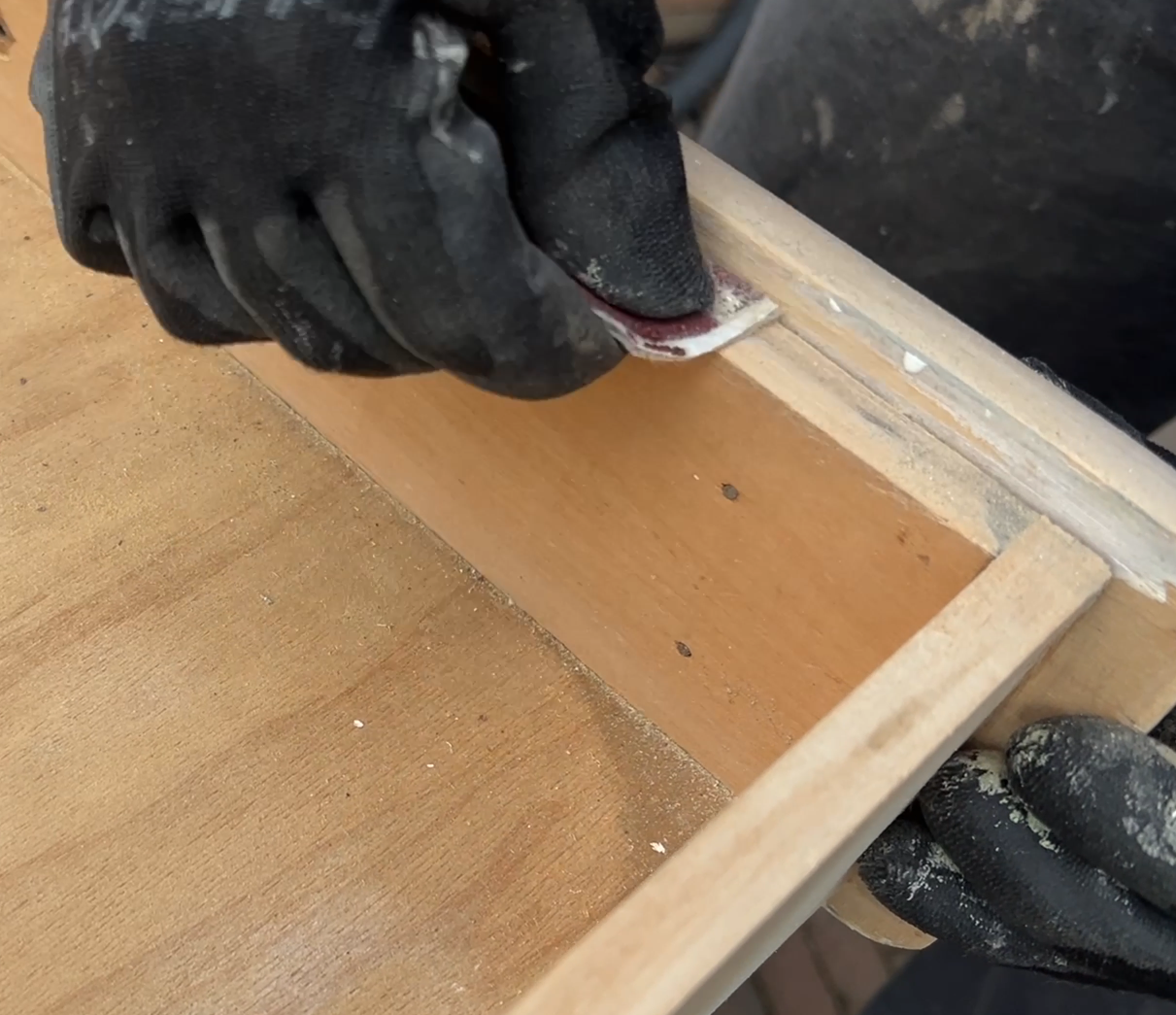 De Meeste Oude Verf die ik OOIT heb Verwijderd tijdens een Vintage Buffetkast Restauratie! – Stap voor Stap - Gids, oude verf strippen, verf schraper, buffetkast opknappen