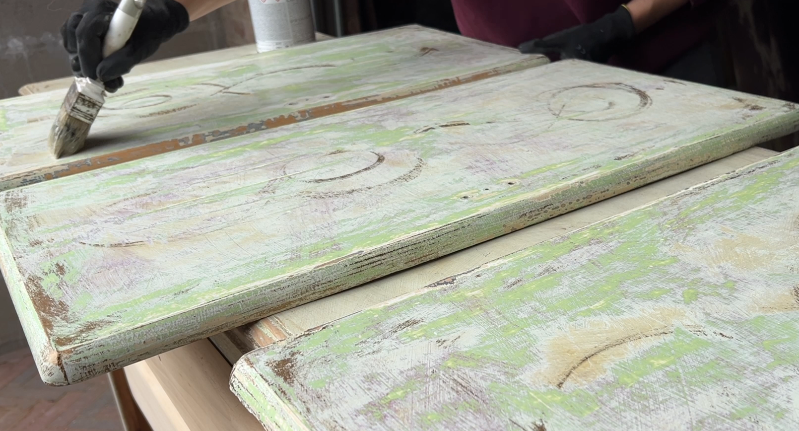 De Meeste Oude Verf die ik OOIT heb Verwijderd tijdens een Vintage Buffetkast Restauratie! – Stap voor Stap - Gids, oude verf strippen, verf schraper, buffetkast opknappen