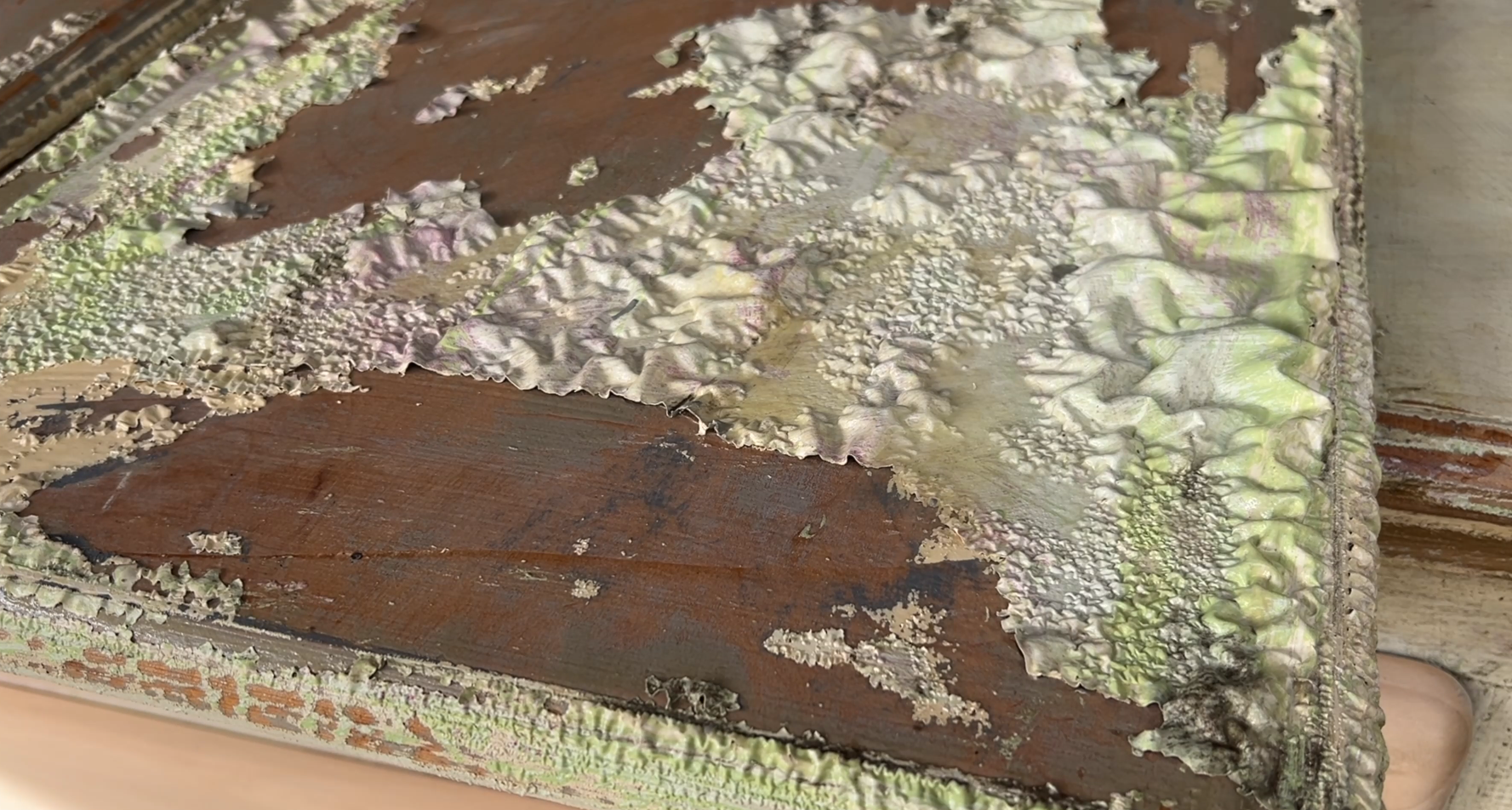 De Meeste Oude Verf die ik OOIT heb Verwijderd tijdens een Vintage Buffetkast Restauratie! – Stap voor Stap - Gids, oude verf strippen, verf schraper, buffetkast opknappen