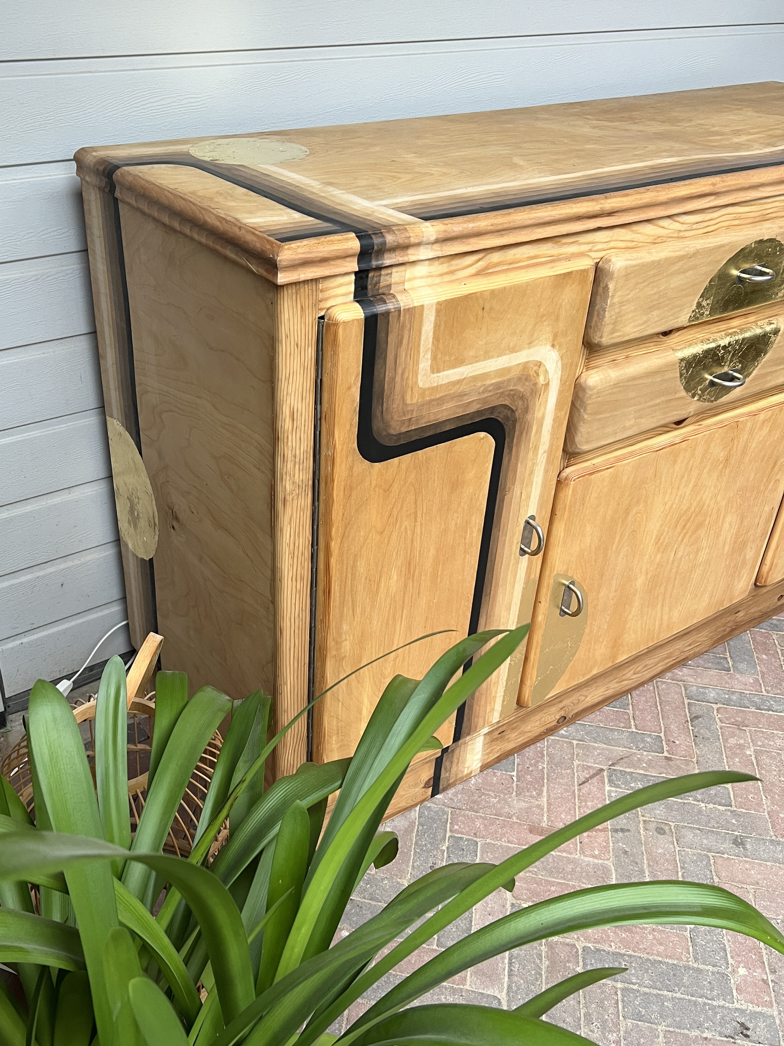 De Meeste Oude Verf die ik OOIT heb Verwijderd tijdens een Vintage Buffetkast Restauratie! – Stap voor Stap - Gids, oude verf strippen, verf schraper, buffetkast opknappen