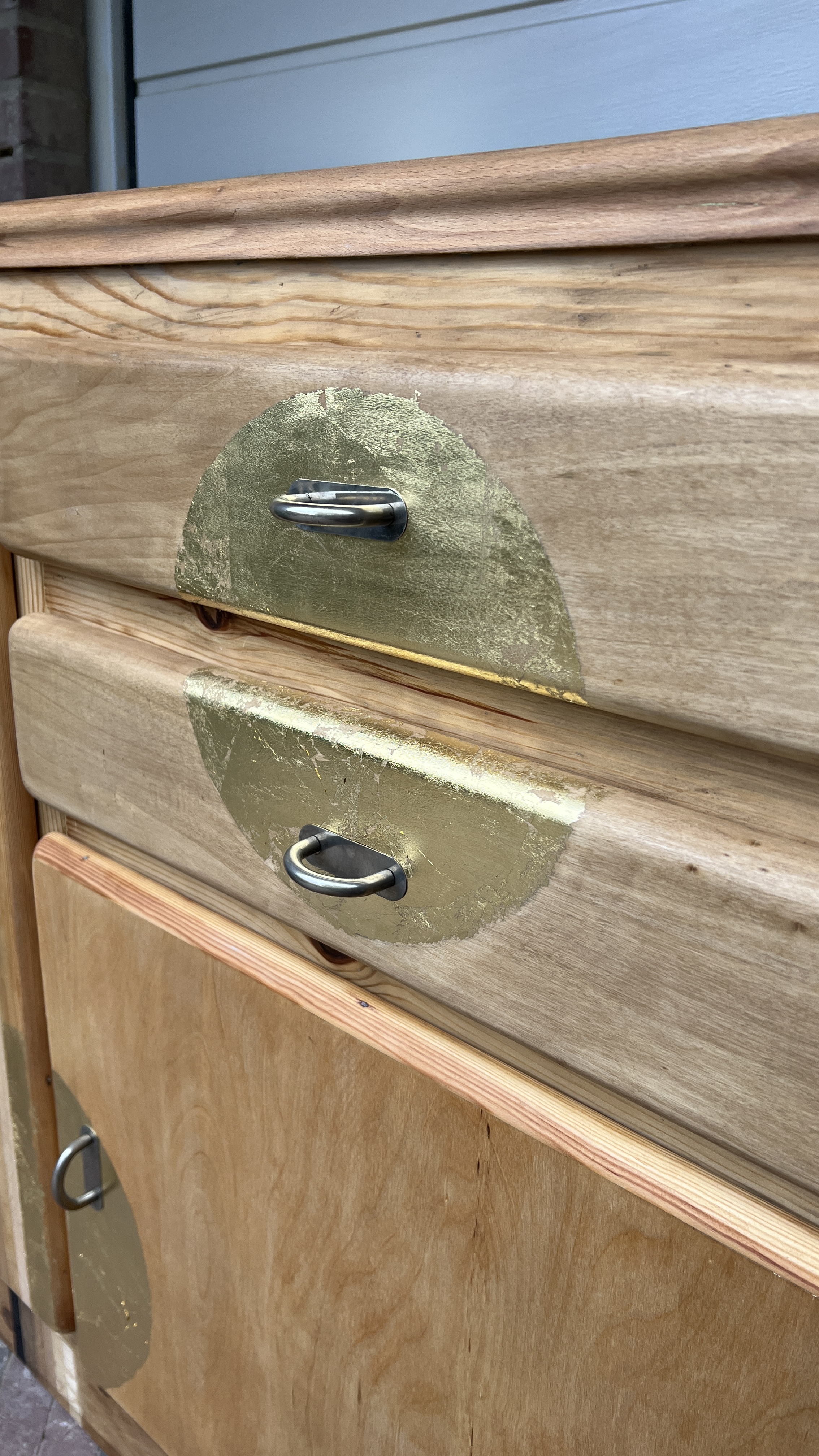 De Meeste Oude Verf die ik OOIT heb Verwijderd tijdens een Vintage Buffetkast Restauratie! – Stap voor Stap - Gids, oude verf strippen, verf schraper, buffetkast opknappen