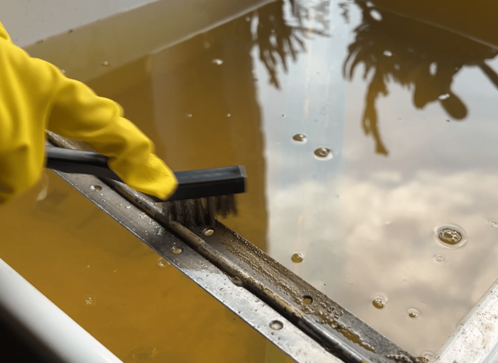 De Meeste Oude Verf die ik OOIT heb Verwijderd tijdens een Vintage Buffetkast Restauratie! – Stap voor Stap - Gids, oude verf strippen, verf schraper, buffetkast opknappen