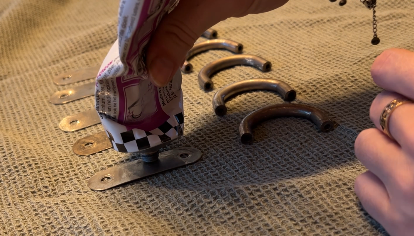 De Meeste Oude Verf die ik OOIT heb Verwijderd tijdens een Vintage Buffetkast Restauratie! – Stap voor Stap - Gids, oude verf strippen, verf schraper, buffetkast opknappen