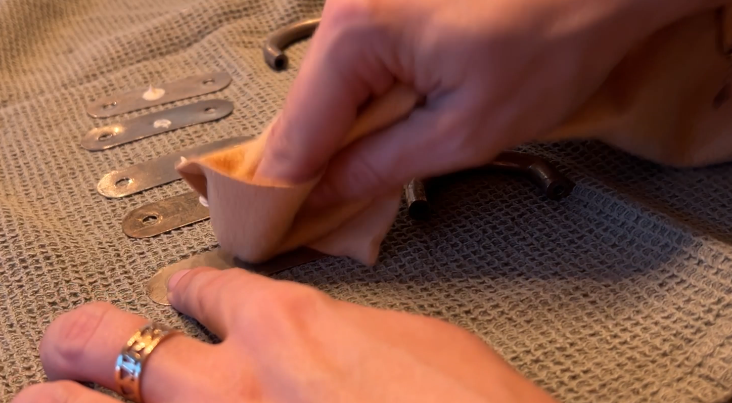 De Meeste Oude Verf die ik OOIT heb Verwijderd tijdens een Vintage Buffetkast Restauratie! – Stap voor Stap - Gids, oude verf strippen, verf schraper, buffetkast opknappen