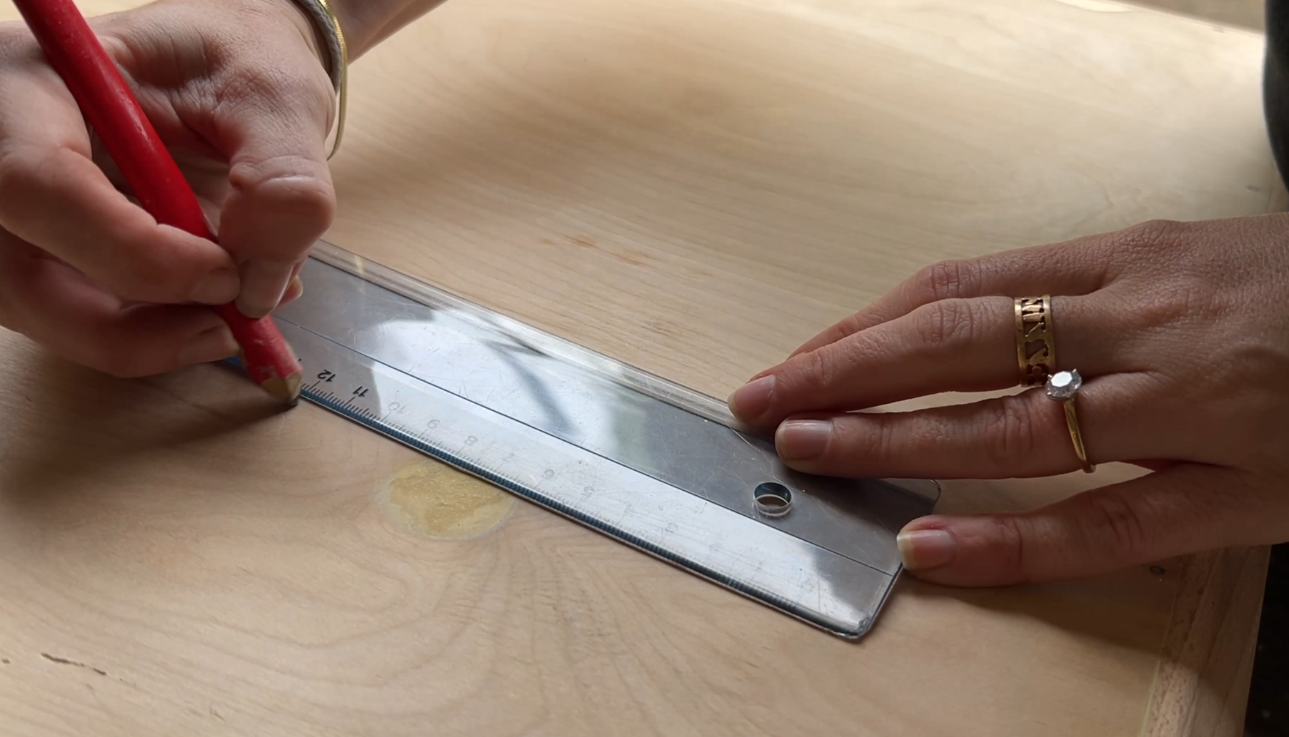 De Meeste Oude Verf die ik OOIT heb Verwijderd tijdens een Vintage Buffetkast Restauratie! – Stap voor Stap - Gids, oude verf strippen, verf schraper, buffetkast opknappen (77).png