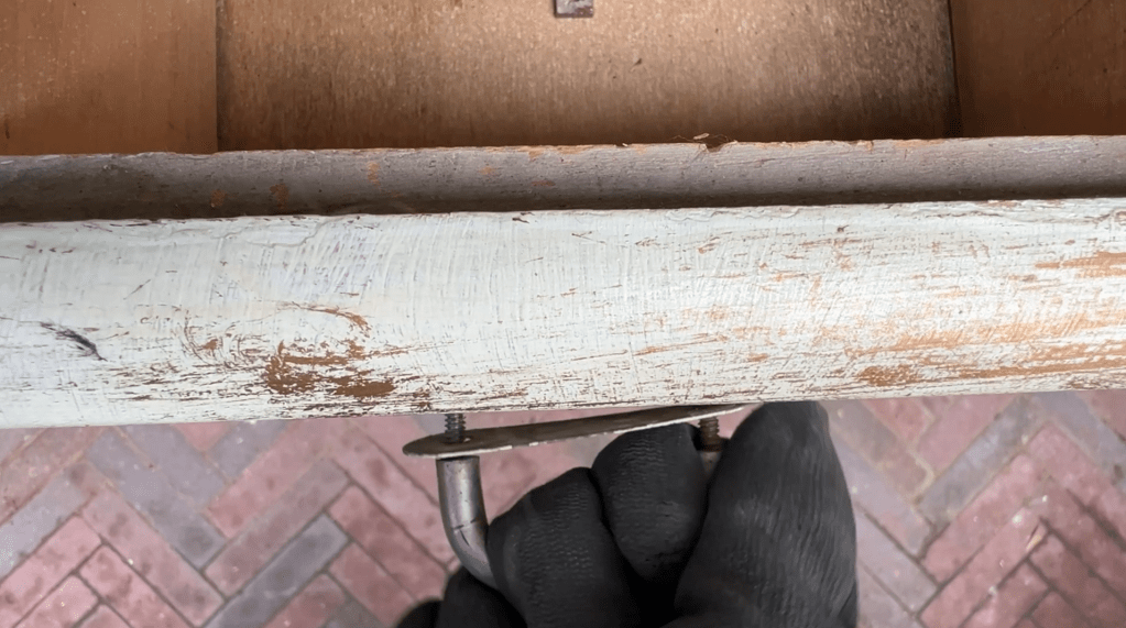 De Meeste Oude Verf die ik OOIT heb Verwijderd tijdens een Vintage Buffetkast Restauratie! – Stap voor Stap - Gids, oude verf strippen, verf schraper, buffetkast opknappen (8)