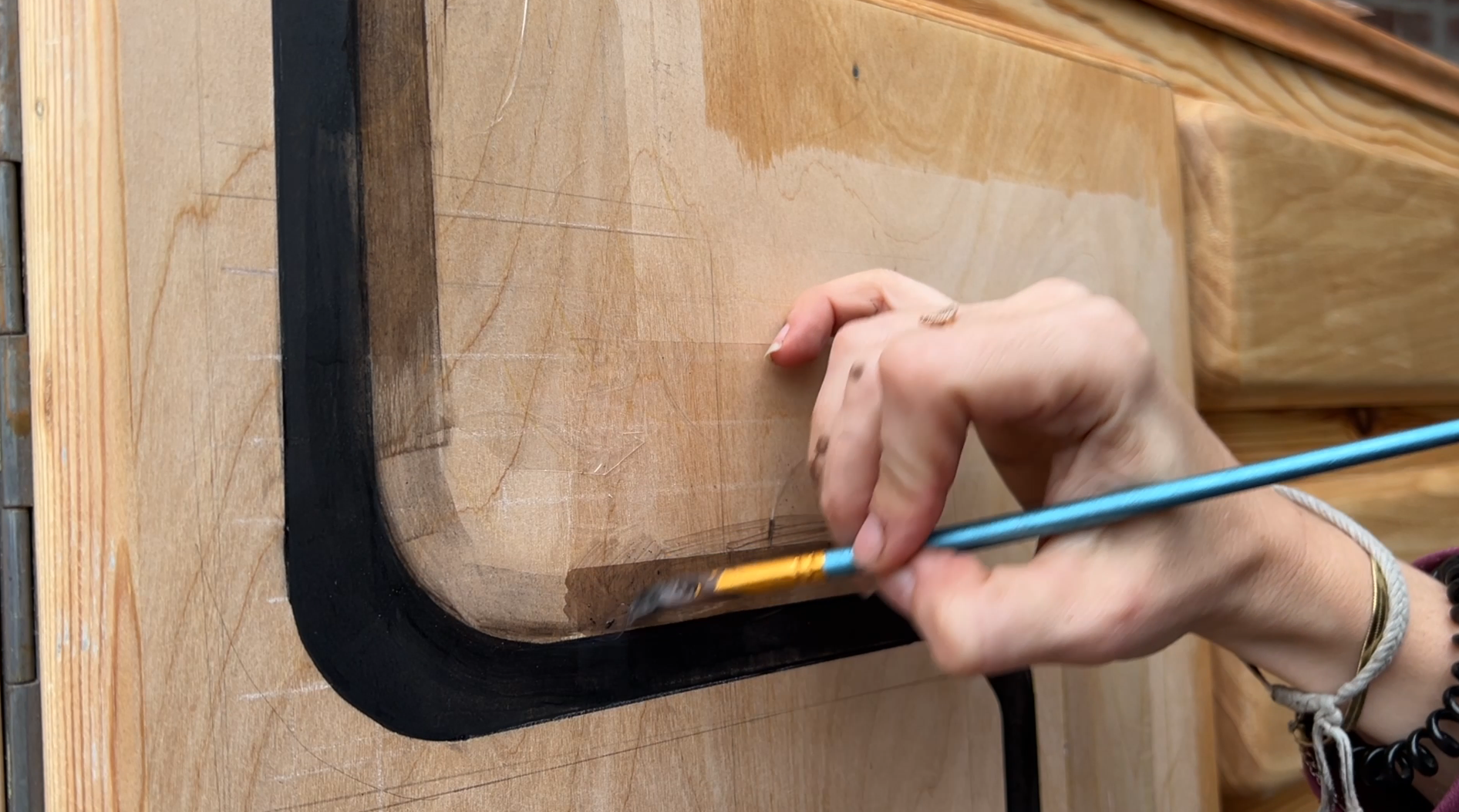 De Meeste Oude Verf die ik OOIT heb Verwijderd tijdens een Vintage Buffetkast Restauratie! – Stap voor Stap - Gids, oude verf strippen, verf schraper, buffetkast opknappen