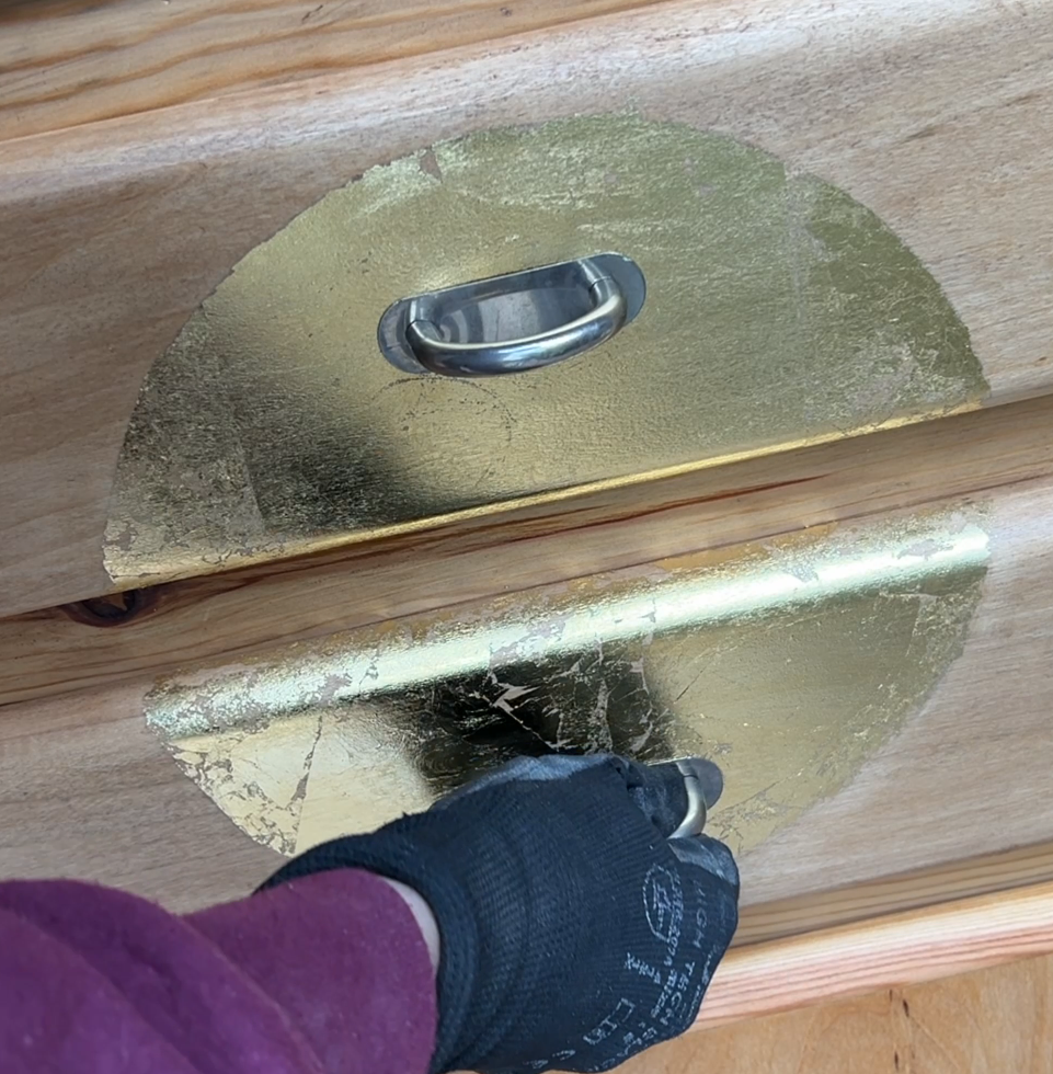 De Meeste Oude Verf die ik OOIT heb Verwijderd tijdens een Vintage Buffetkast Restauratie! – Stap voor Stap - Gids, oude verf strippen, verf schraper, buffetkast opknappen