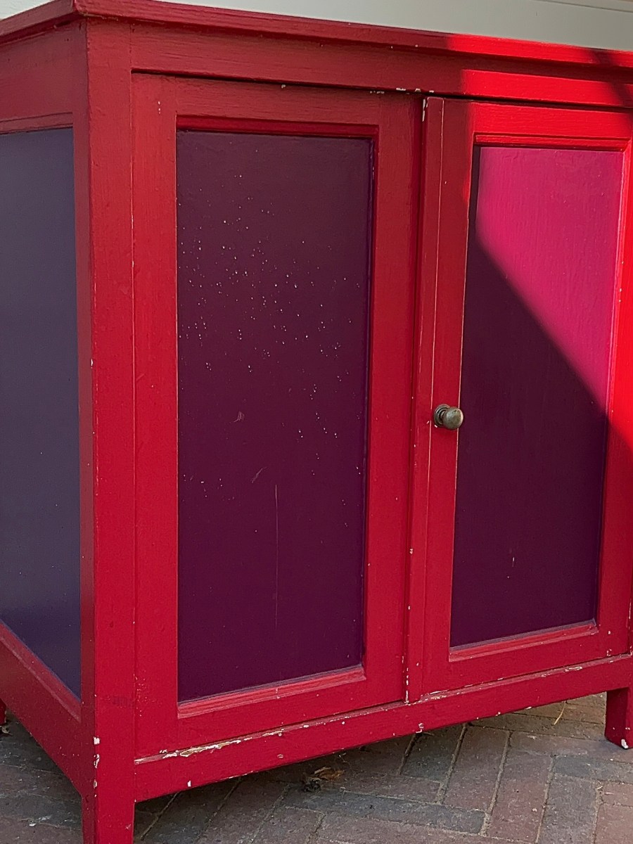 Vier lagen verf later: het tweede leven van een houten kast uit de jaren&nbsp;’30