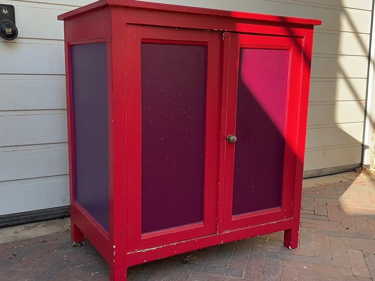 Vier lagen verf later: het tweede leven van een houten kast uit de jaren&nbsp;’30