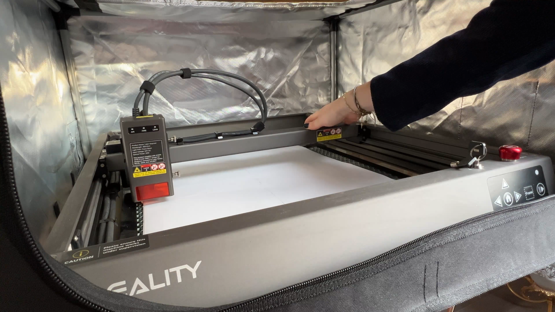 ikea-kast-makeover-glas-in-lood-stained-glass-art-transformatie-DIY-VIntage-meubels-restylen-IKEA-kast-upcycling-refurbishing