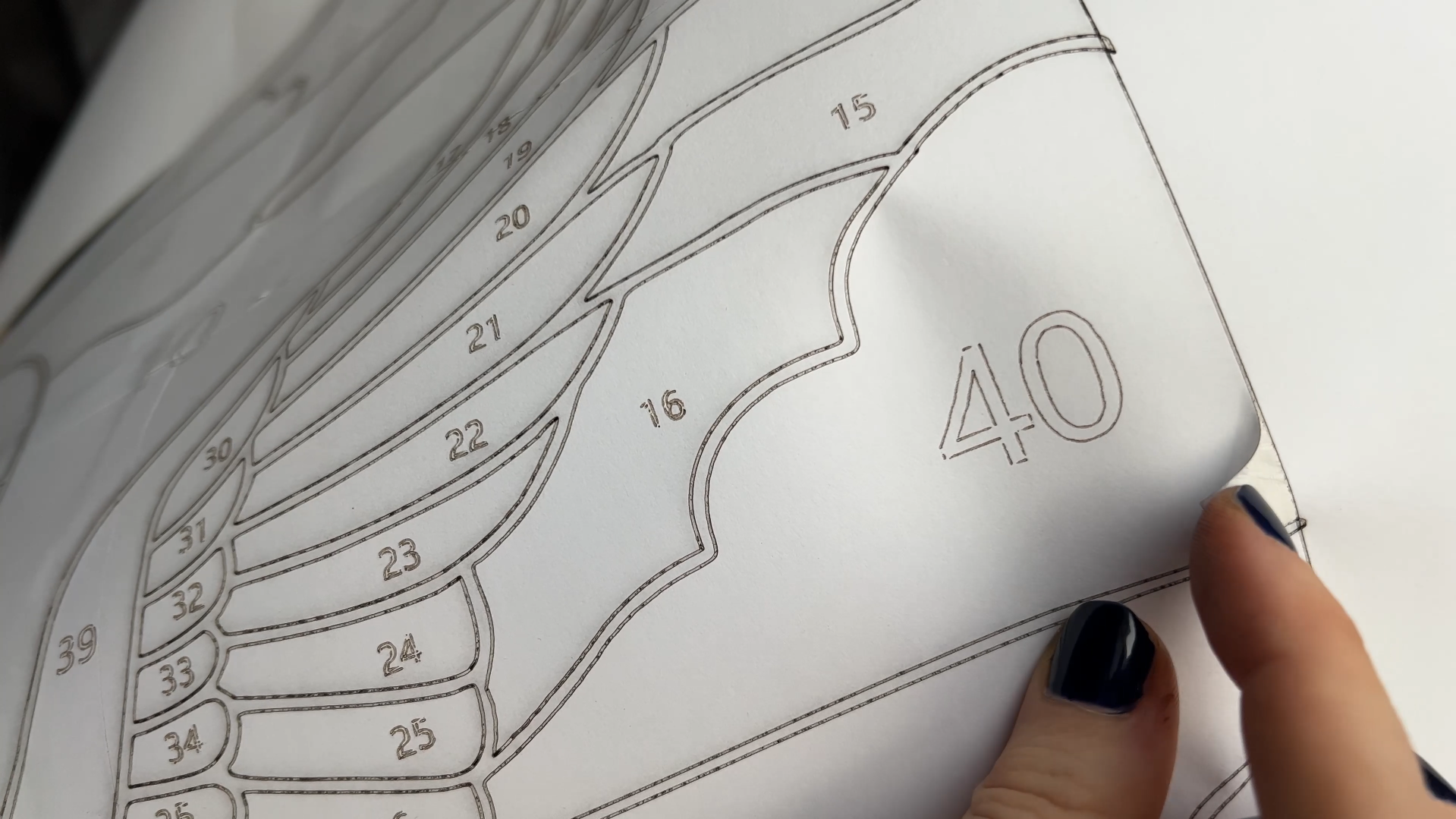 ikea-kast-makeover-glas-in-lood-stained-glass-art-transformatie-DIY-VIntage-meubels-restylen-IKEA-kast-upcycling-refurbishing