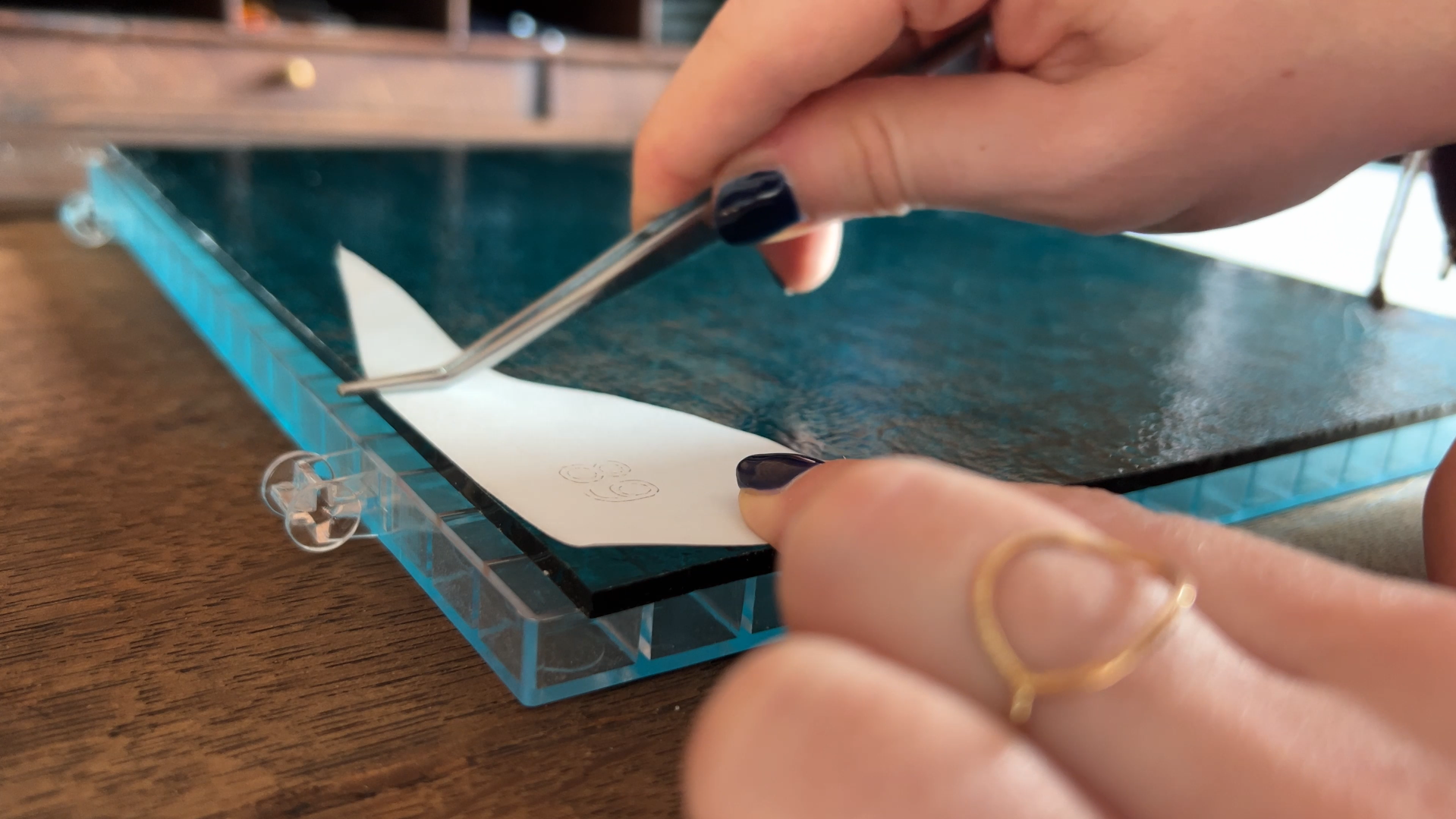 ikea-kast-makeover-glas-in-lood-stained-glass-art-transformatie-DIY-VIntage-meubels-restylen-IKEA-kast-upcycling-refurbishing