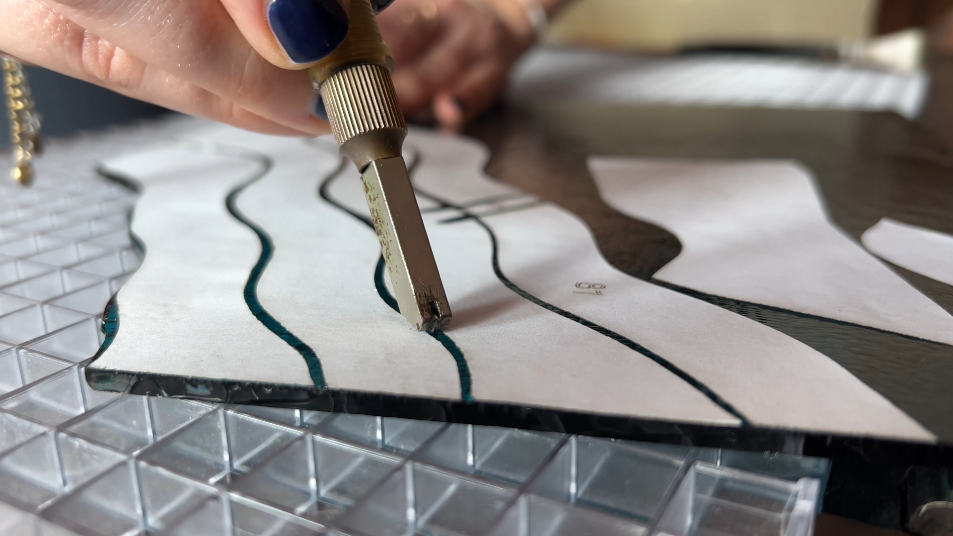 ikea-kast-makeover-glas-in-lood-stained-glass-art-transformatie-DIY-VIntage-meubels-restylen-IKEA-kast-upcycling-refurbishing