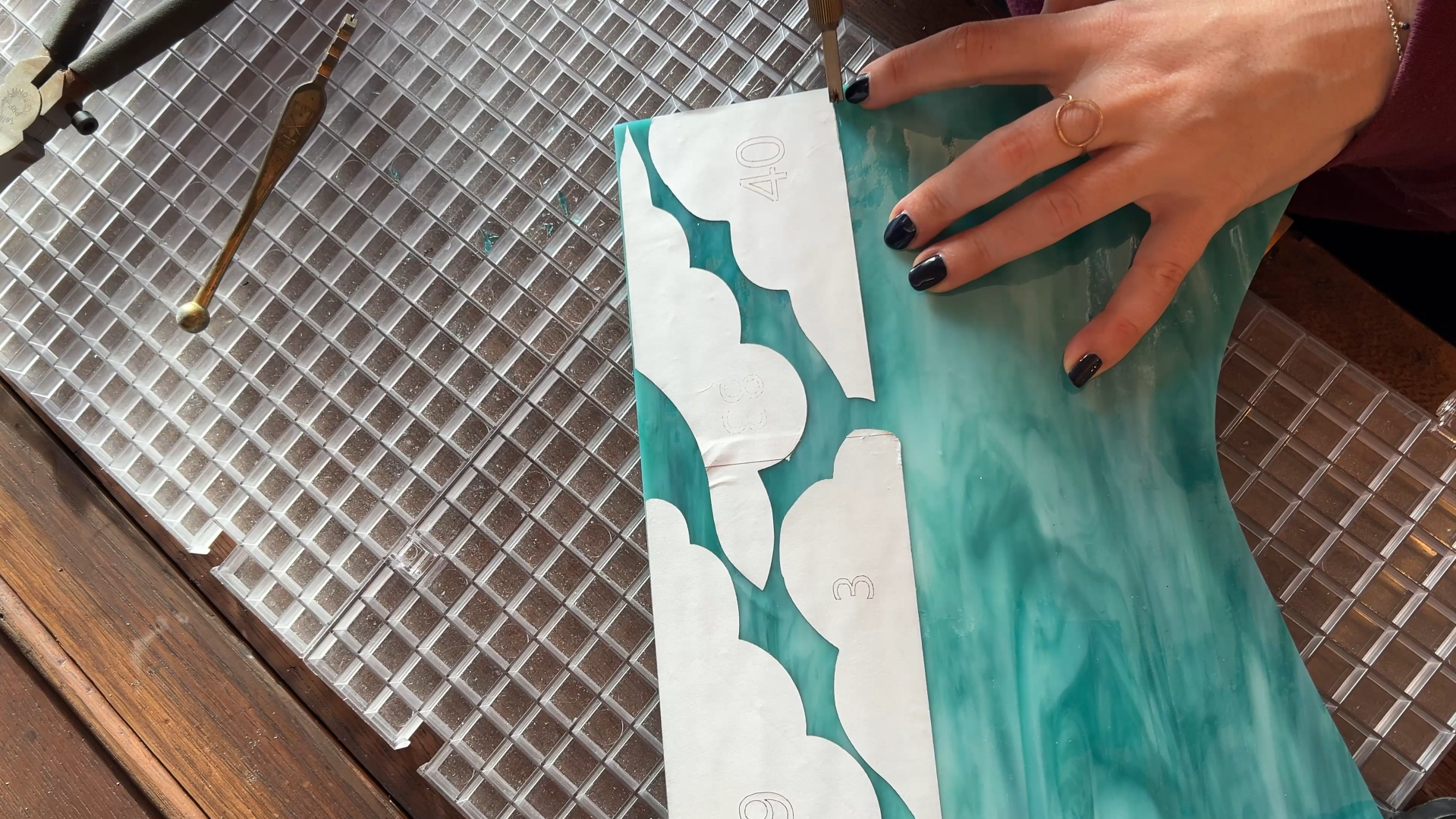 ikea-kast-makeover-glas-in-lood-stained-glass-art-transformatie-DIY-VIntage-meubels-restylen-IKEA-kast-upcycling-refurbishing