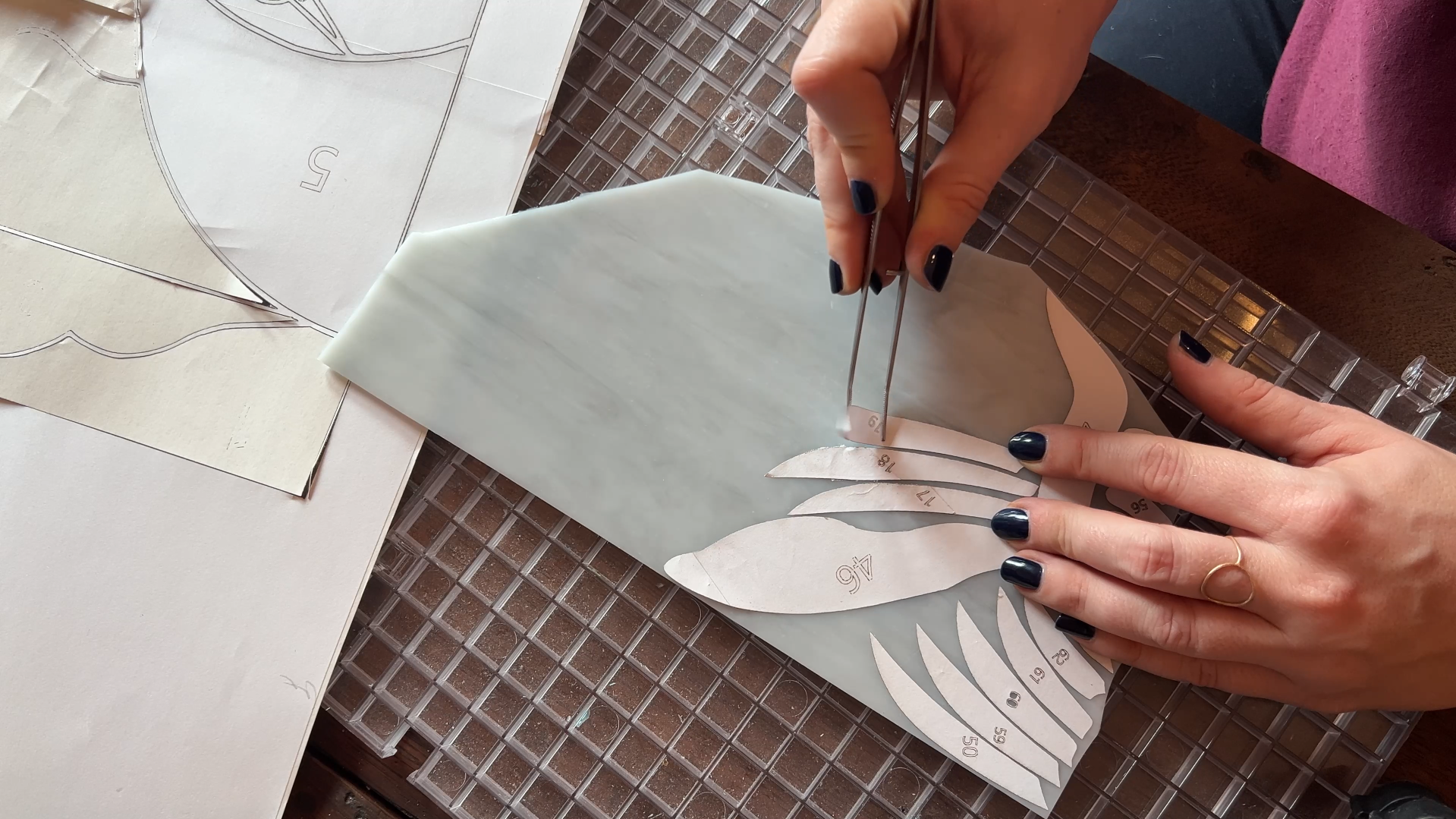 ikea-kast-makeover-glas-in-lood-stained-glass-art-transformatie-DIY-VIntage-meubels-restylen-IKEA-kast-upcycling-refurbishing