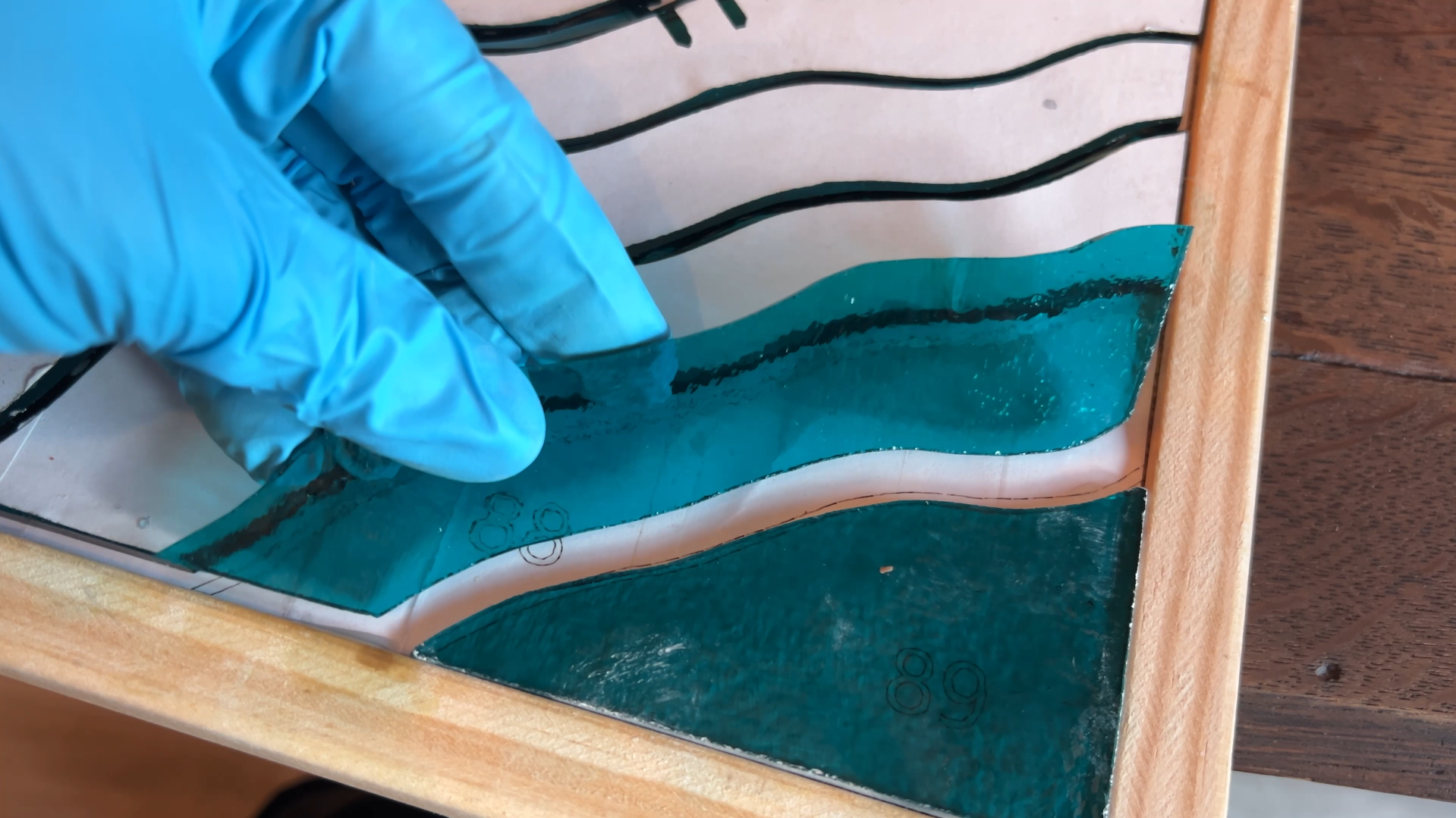 ikea-kast-makeover-glas-in-lood-stained-glass-art-transformatie-DIY-VIntage-meubels-restylen-IKEA-kast-upcycling-refurbishing