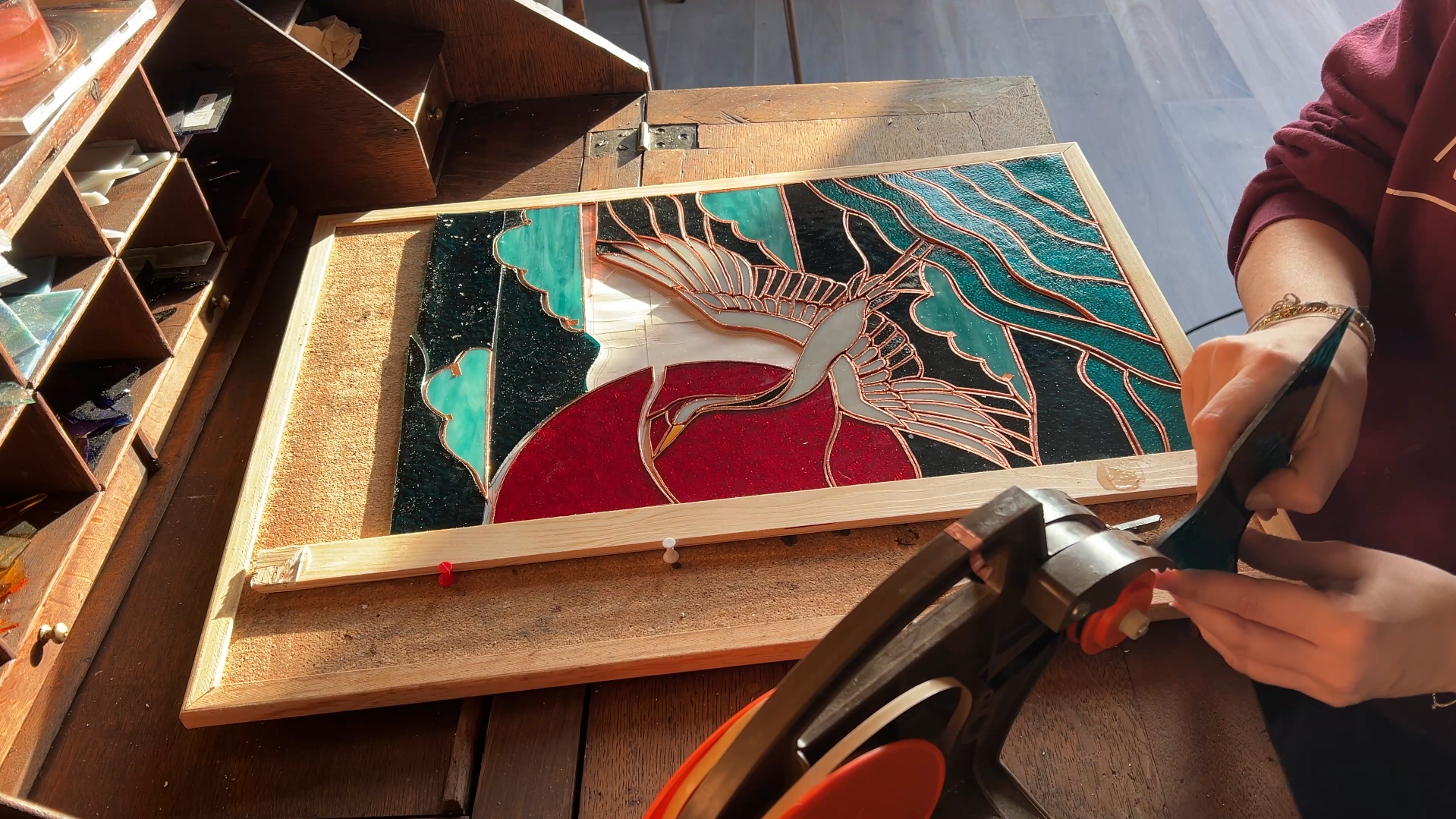 ikea-kast-makeover-glas-in-lood-stained-glass-art-transformatie-DIY-VIntage-meubels-restylen-IKEA-kast-upcycling-refurbishing