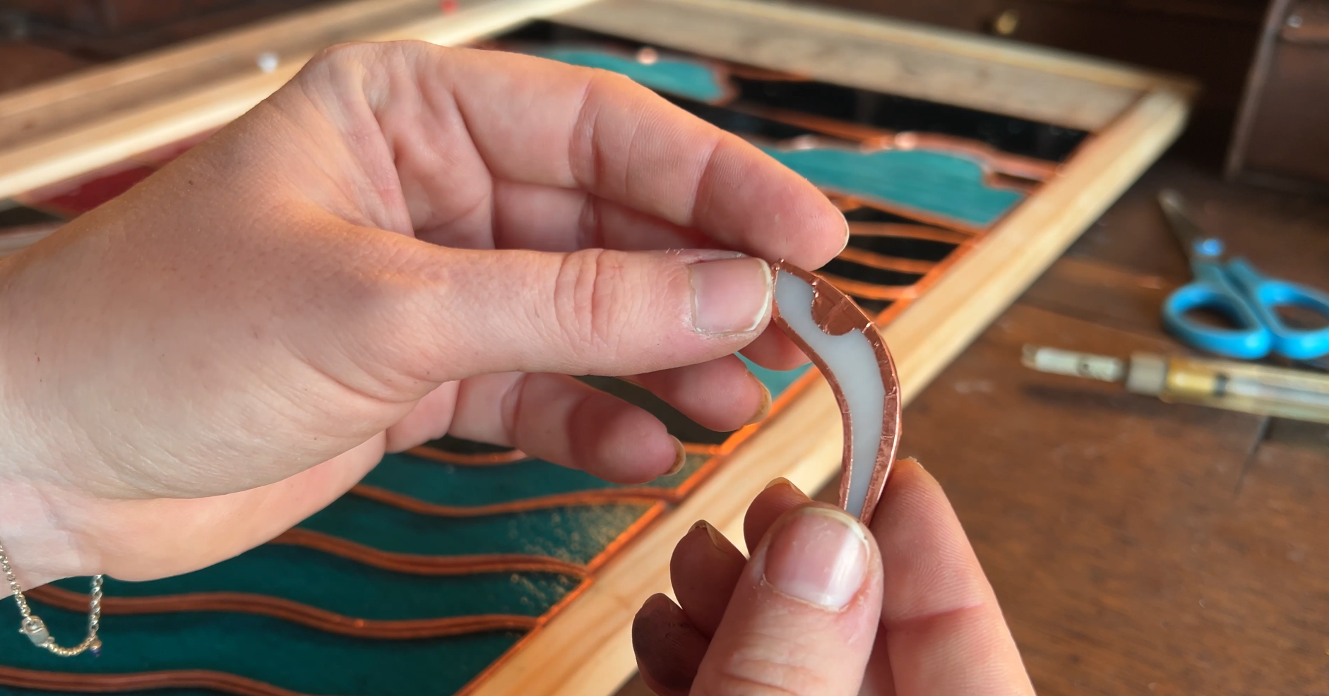 ikea-kast-makeover-glas-in-lood-stained-glass-art-transformatie-DIY-VIntage-meubels-restylen-IKEA-kast-upcycling-refurbishing